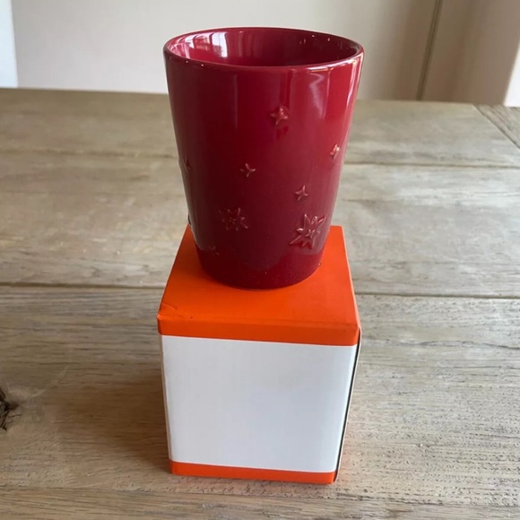 NEW Le Creuset Star Relief Tumbler in Red Cerise - Picture 6 of 8